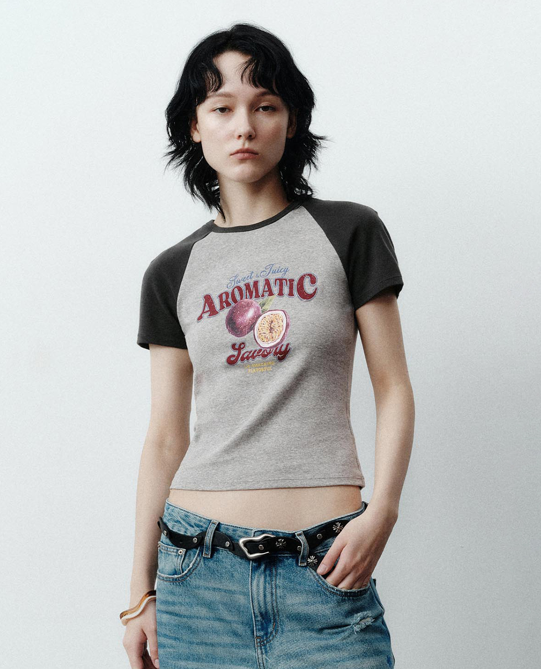 URBAN REVIVO - Áo thun nữ cổ tròn tay ngắn Printed