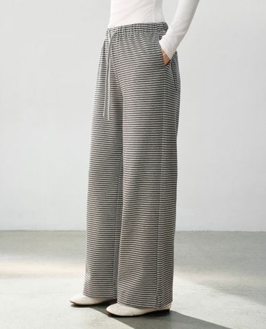  URBAN REVIVO - Quần nữ ống rộng lưng thun sọc ngang 