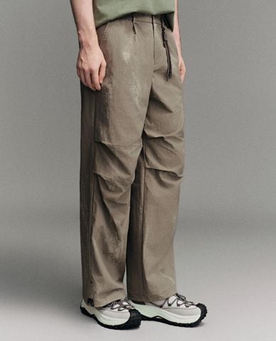  URBAN REVIVO - Quần nam ống rộng phối lưng thun 