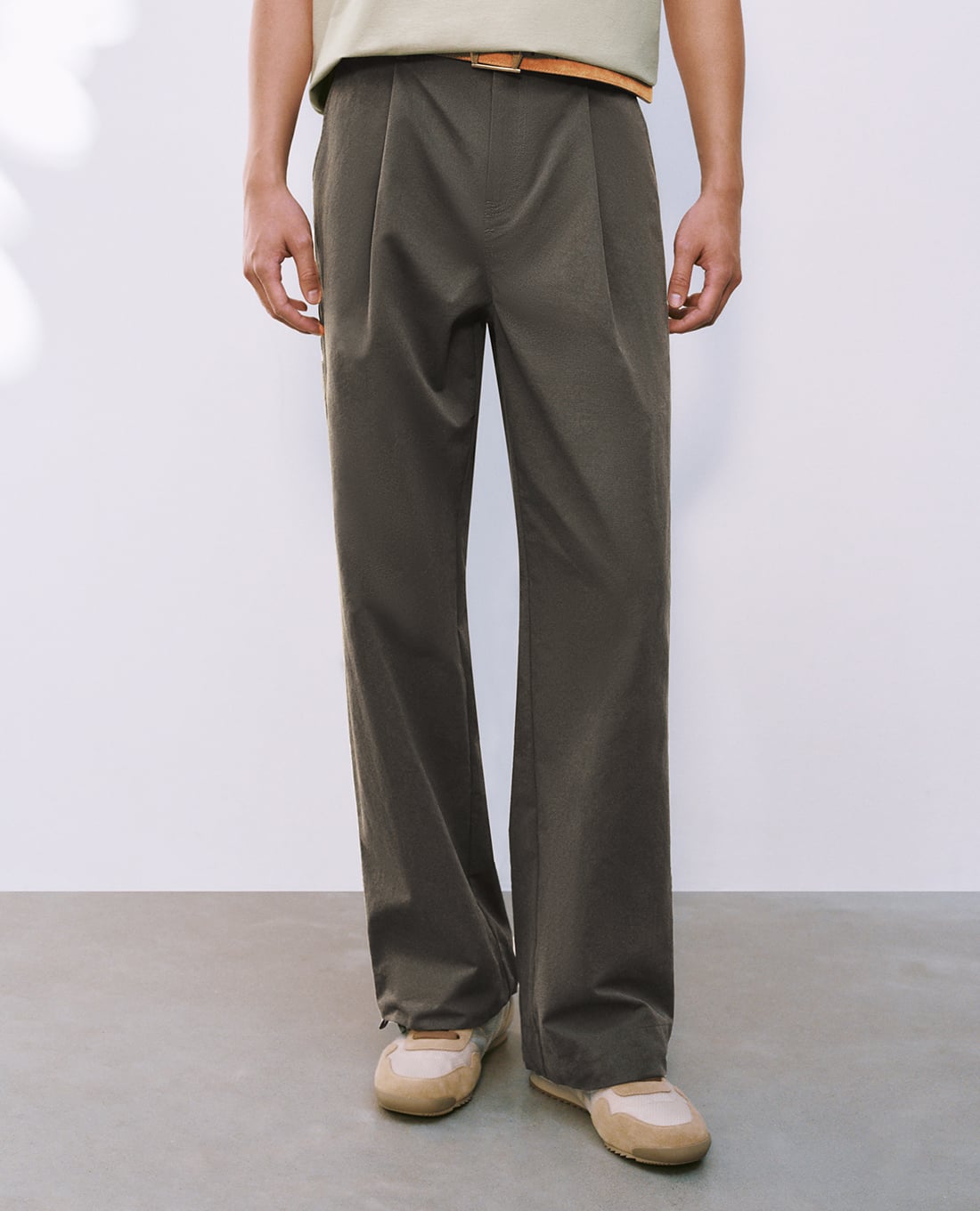 URBAN REVIVO - Quần nam ống đứng thanh lịch