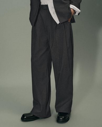  URBAN REVIVO - Quần nam ống rộng xếp li cổ điển 