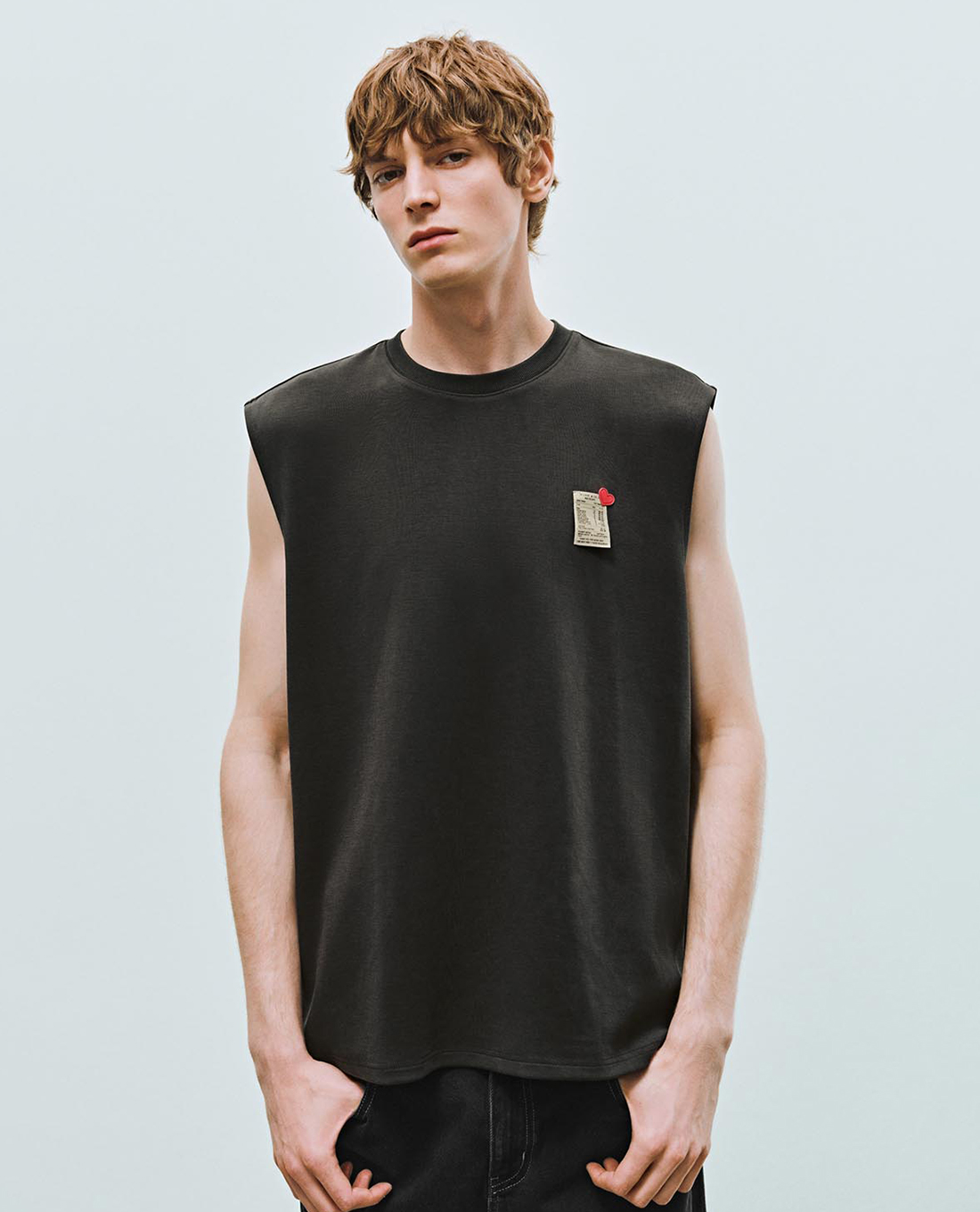 URBAN REVIVO - Áo sát nách nam cổ tròn in hoạ tiết