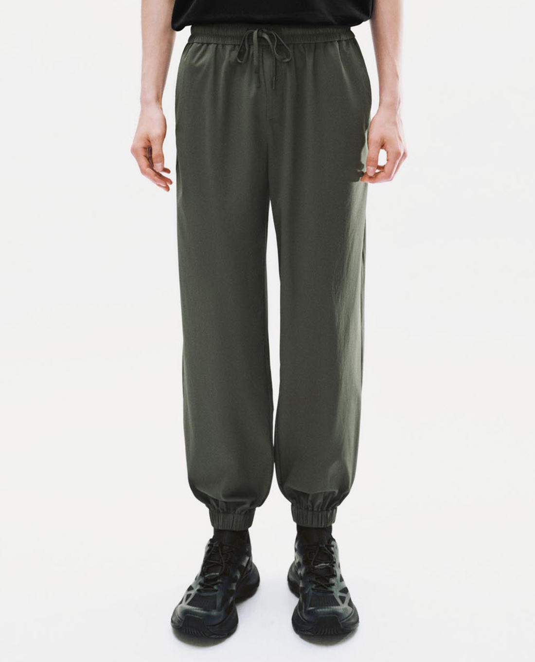 URBAN REVIVO - Quần jogger nam lưng thun phối dây rút