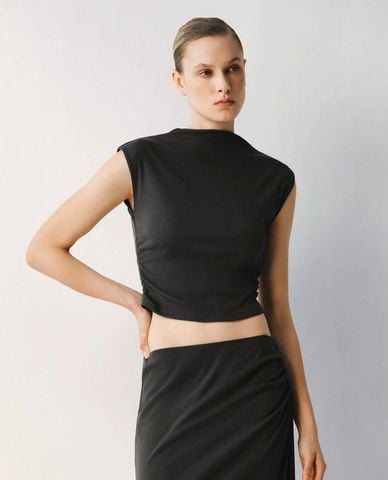  URBAN REVIVO - Áo sát nách nữ cổ cao phom ôm 