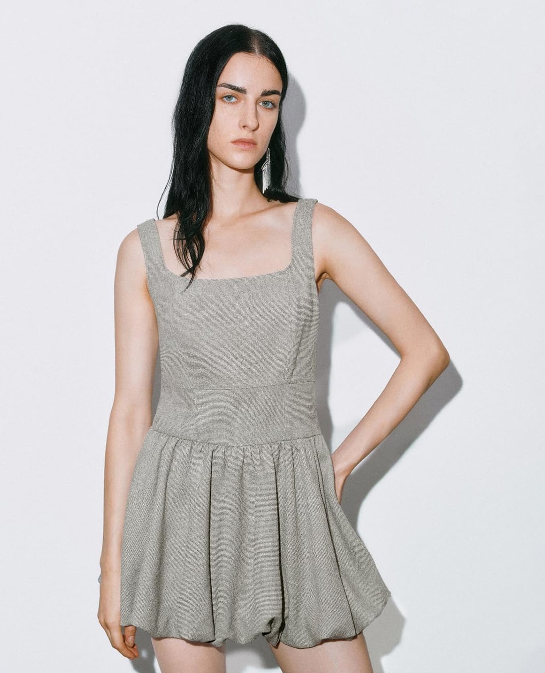 URBAN REVIVO - Đầm hai dây mini cổ vuông