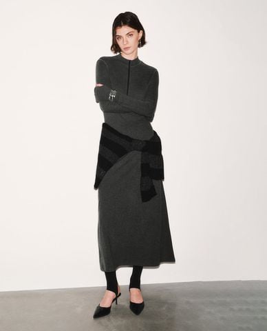 URBAN REVIVO - Đầm midi cổ đứng tay dài khóa kéo 
