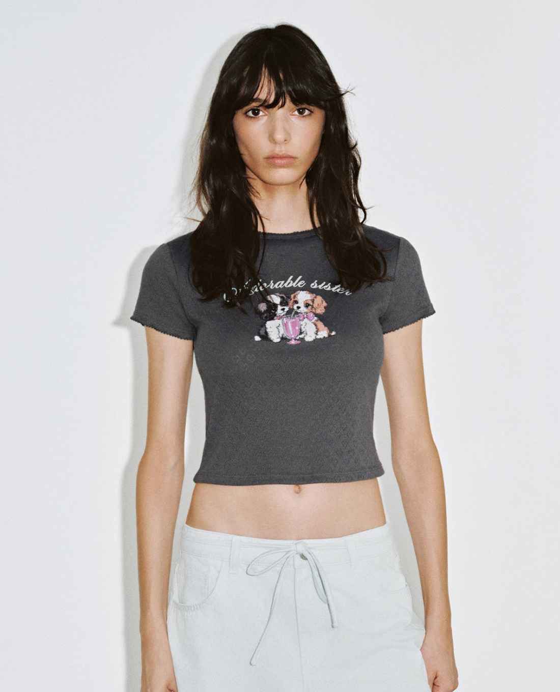 URBAN REVIVO - Áo croptop nữ cổ tròn tay ngắn