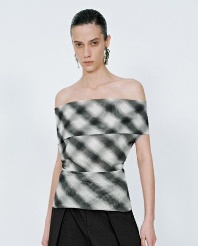  URBAN REVIVO - Áo trễ vai nữ phom ôm họa tiết caro 