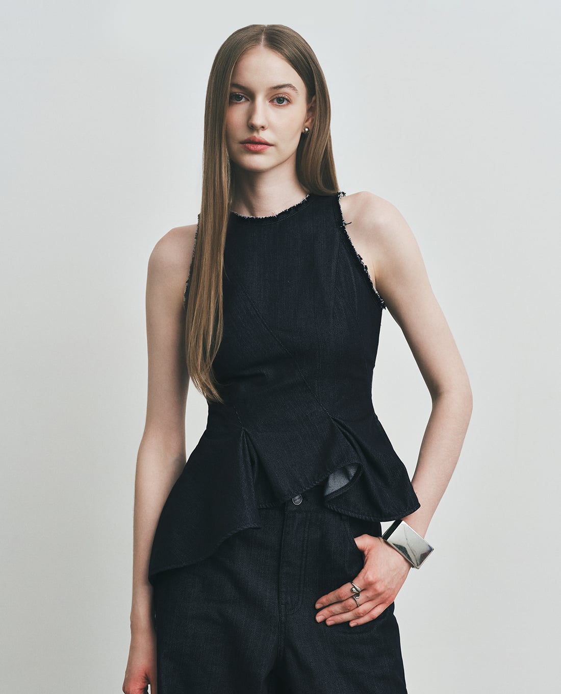 DEZUS - Áo sát nách nữ denim phối bèo Liam