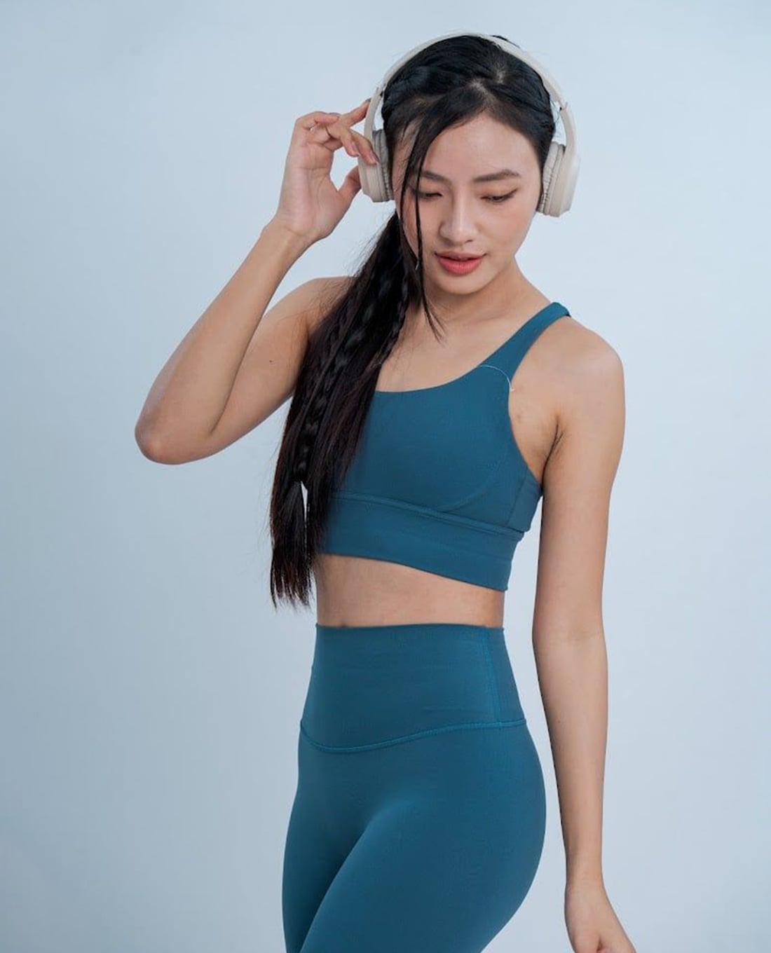 AZURA - Áo bra thể thao nữ cổ tròn đan dây
