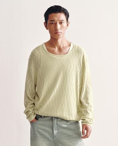  URBAN REVIVO - Áo dệt kim nam cổ tròn tay dài phom rộng 
