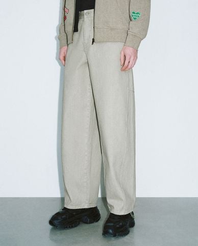  URBAN REVIVO - Quần jeans nam ống rộng hiện đại 