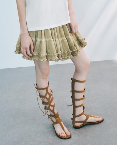  URBAN REVIVO - Chân váy xếp tầng mini nhún bèo 