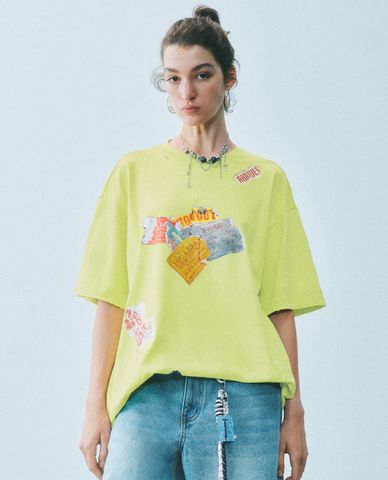  URBAN REVIVO - Áo thun nữ cổ tròn tay ngắn họa tiết retro 