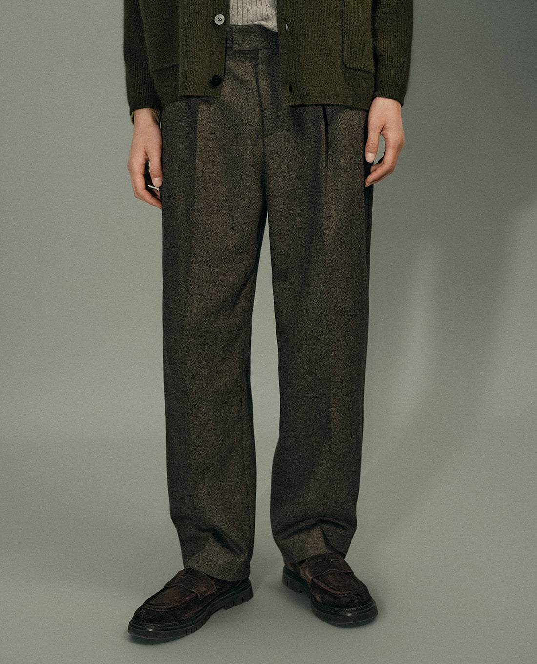 URBAN REVIVO - Quần nam ống rộng xếp li