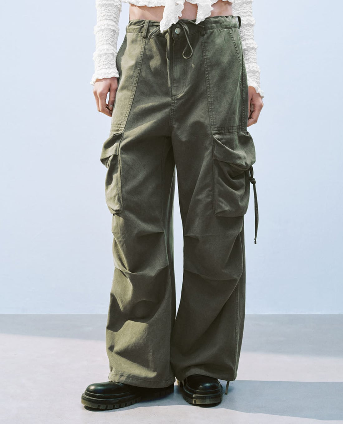 URBAN REVIVO - Quần nữ ống rộng túi hộp cá tính