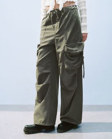  URBAN REVIVO - Quần nữ ống rộng túi hộp cá tính 