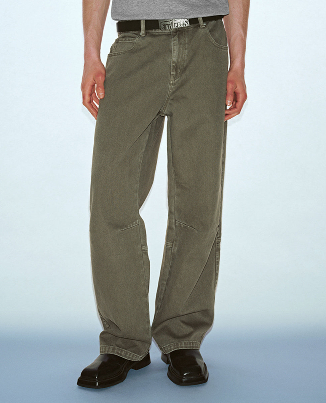 URBAN REVIVO - Quần jeans nam ống đứng thời thượng