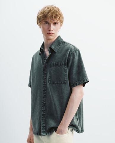  URBAN REVIVO - Áo sơ mi denim nam cổ bẻ tay ngắn 