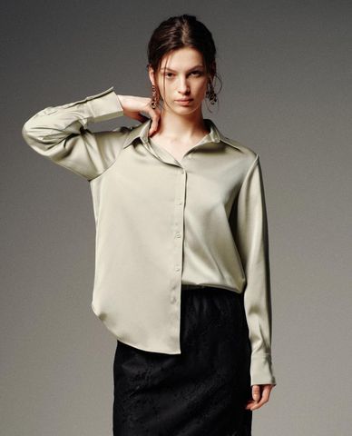  URBAN REVIVO - Áo sơ mi nữ cổ bẻ tay dài dáng suông 