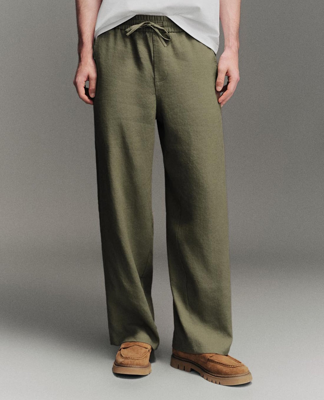 URBAN REVIVO - Quần nam ống rộng lưng thun phối dây rút