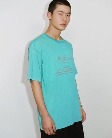  URBAN REVIVO - Áo thun nam cổ tròn tay ngắn in họa tiết 