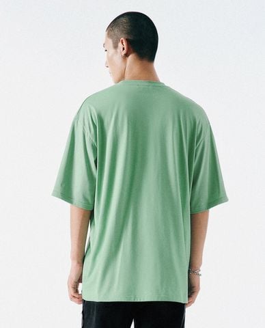  URBAN REVIVO - Áo thun nam cổ tròn tay ngắn in họa tiết 