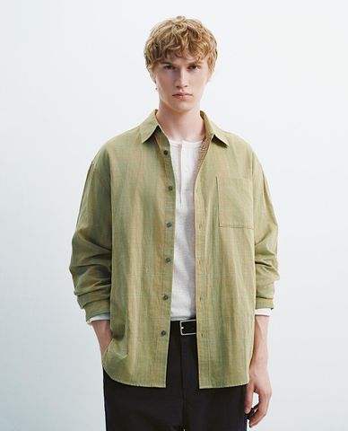  URBAN REVIVO - Áo sơ mi nam cổ bẻ tay dài kẻ sọc 