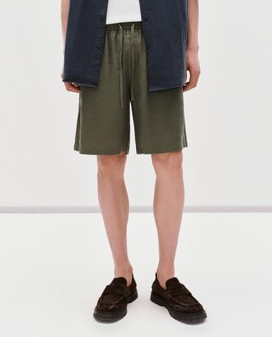  URBAN REVIVO - Quần short nam ngang gối lưng thun dây rút 