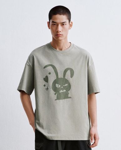  URBAN REVIVO - Áo thun nam cổ tròn tay ngắn in họa tiết 