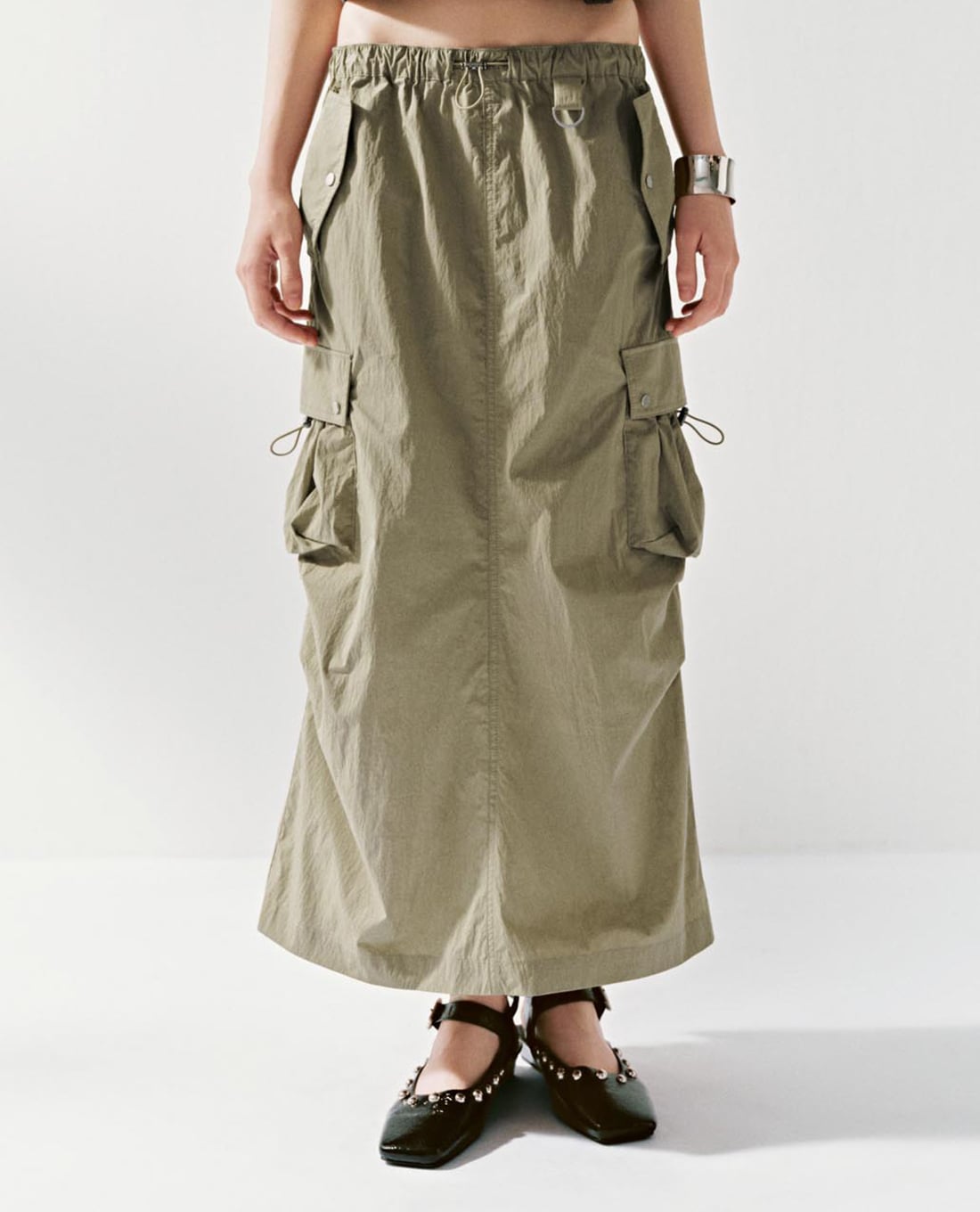 URBAN REVIVO - Chân váy phom suông midi phối túi hộp