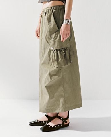  URBAN REVIVO - Chân váy phom suông midi phối túi hộp 