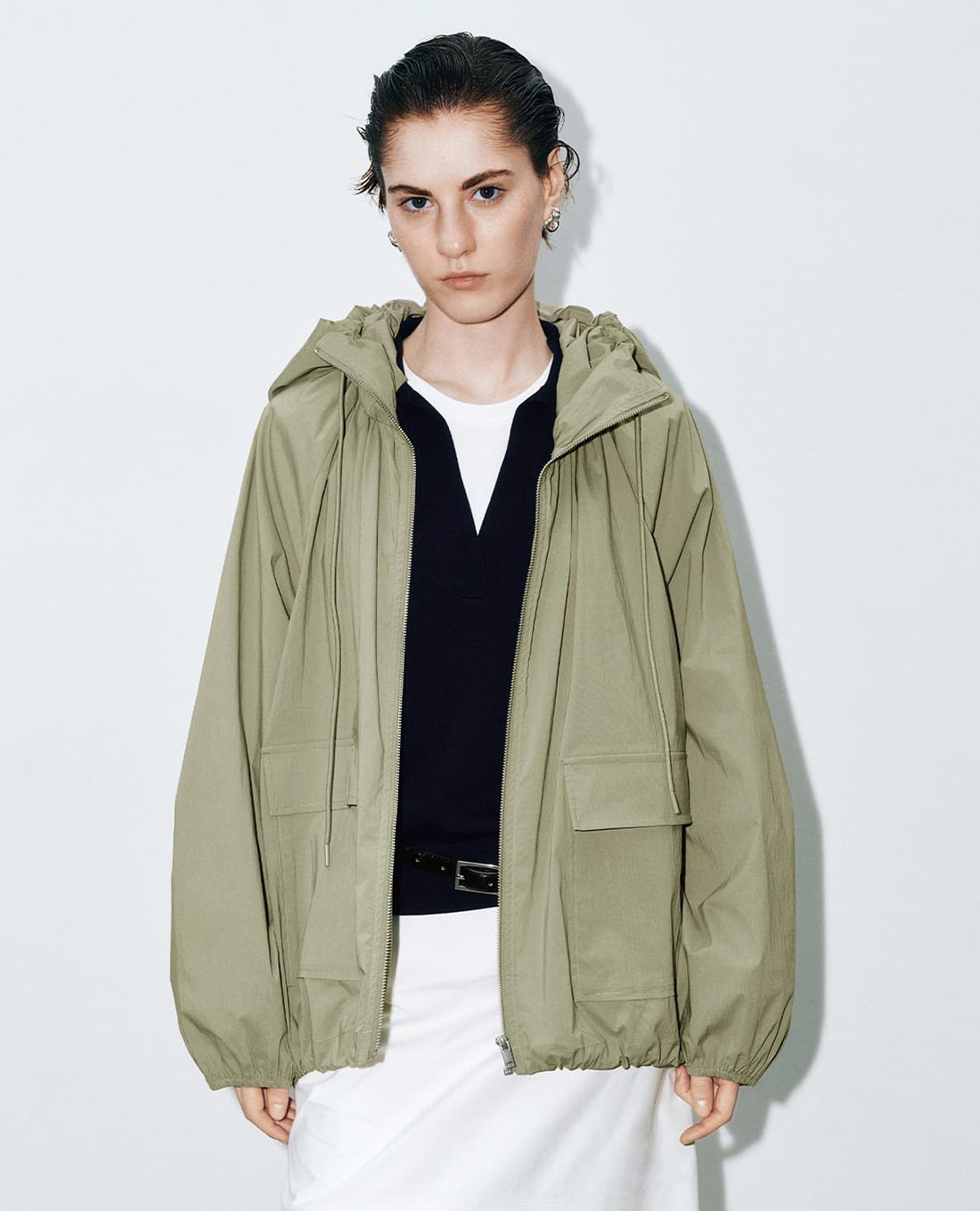 URBAN REVIVO - Áo khoác phối mũ nữ tay dài phom rộng