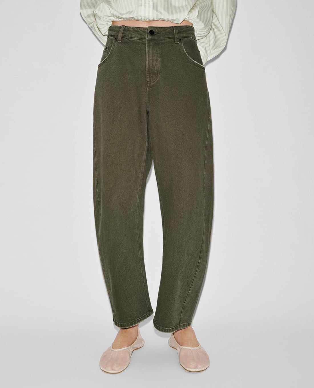 URBAN REVIVO - Quần jeans nữ ống rộng cạp cao