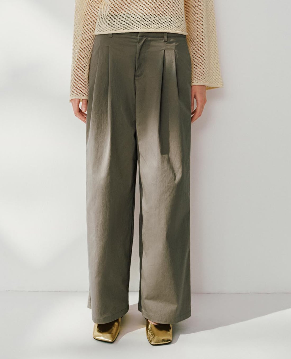 URBAN REVIVO - Quần nữ ống rộng lưng cao xếp li