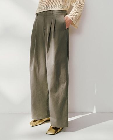  URBAN REVIVO - Quần nữ ống rộng lưng cao xếp li 