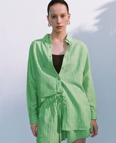  URBAN REVIVO - Áo sơ mi nữ cổ bẻ tay dài kẻ sọc 