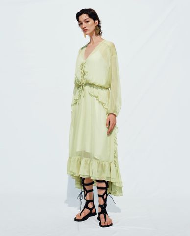  URBAN REVIVO - Đầm xếp tầng midi cổ V tay dài nhún bèo 