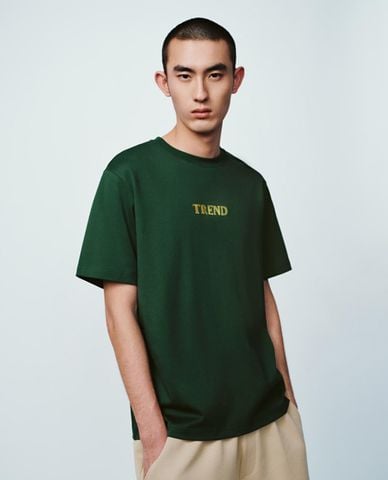  URBAN REVIVO - Áo thun nam cổ tròn tay ngắn in chữ 