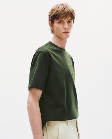  URBAN REVIVO - Áo thun nam cổ tròn tay ngắn in chữ 