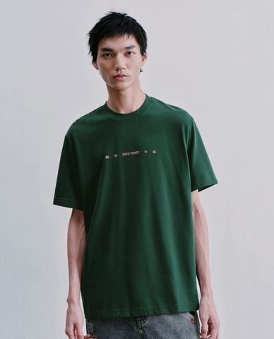  URBAN REVIVO - Áo thun nam cổ tròn tay ngắn in chữ 