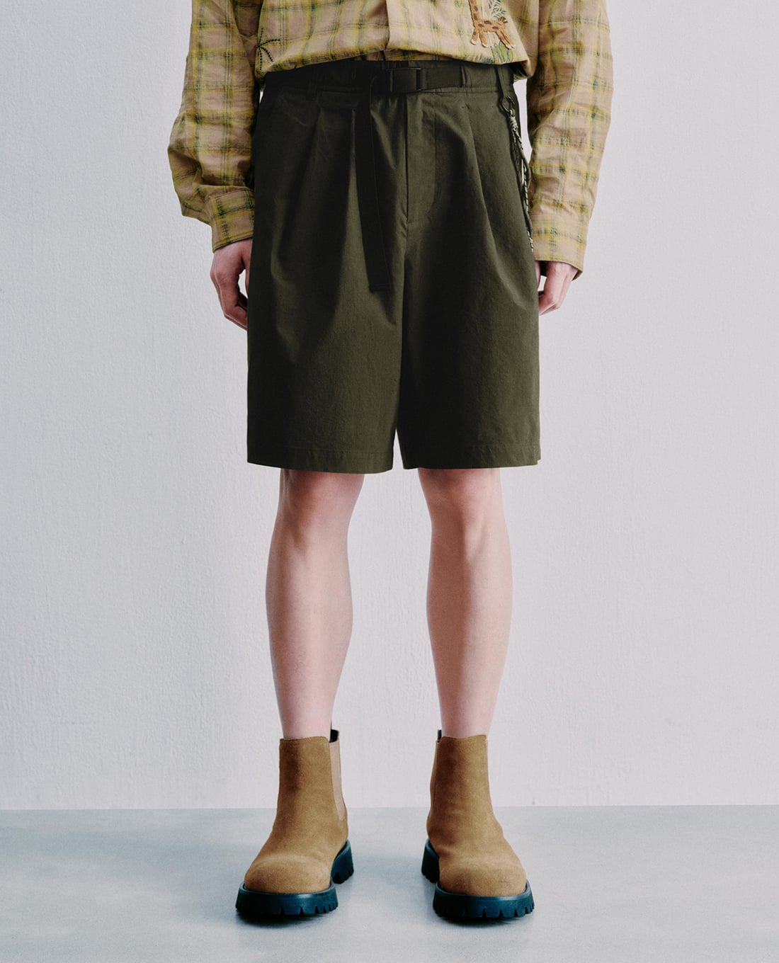 URBAN REVIVO - Quần short nam ống rộng phối đai lưng