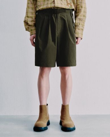  URBAN REVIVO - Quần short nam ống rộng phối đai lưng 