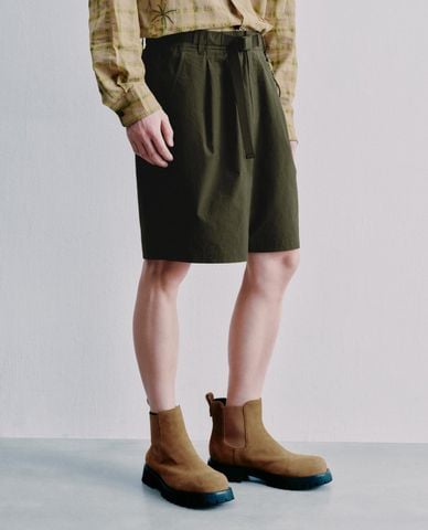  URBAN REVIVO - Quần short nam ống rộng phối đai lưng 