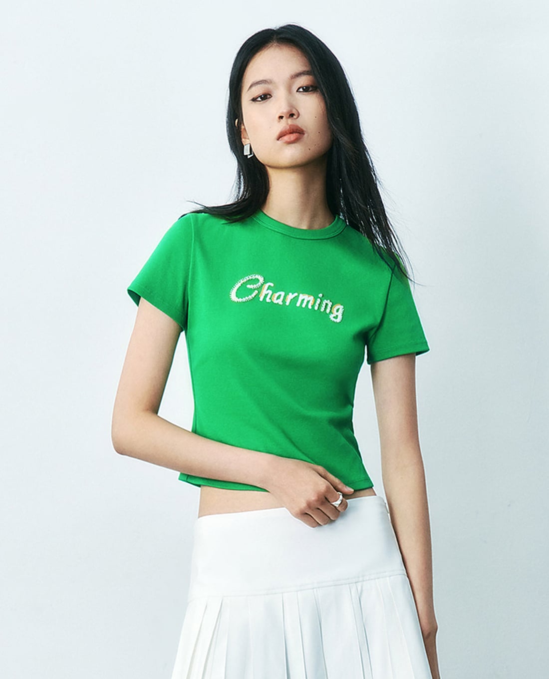 URBAN REVIVO - Áo croptop nữ cổ tròn tay ngắn