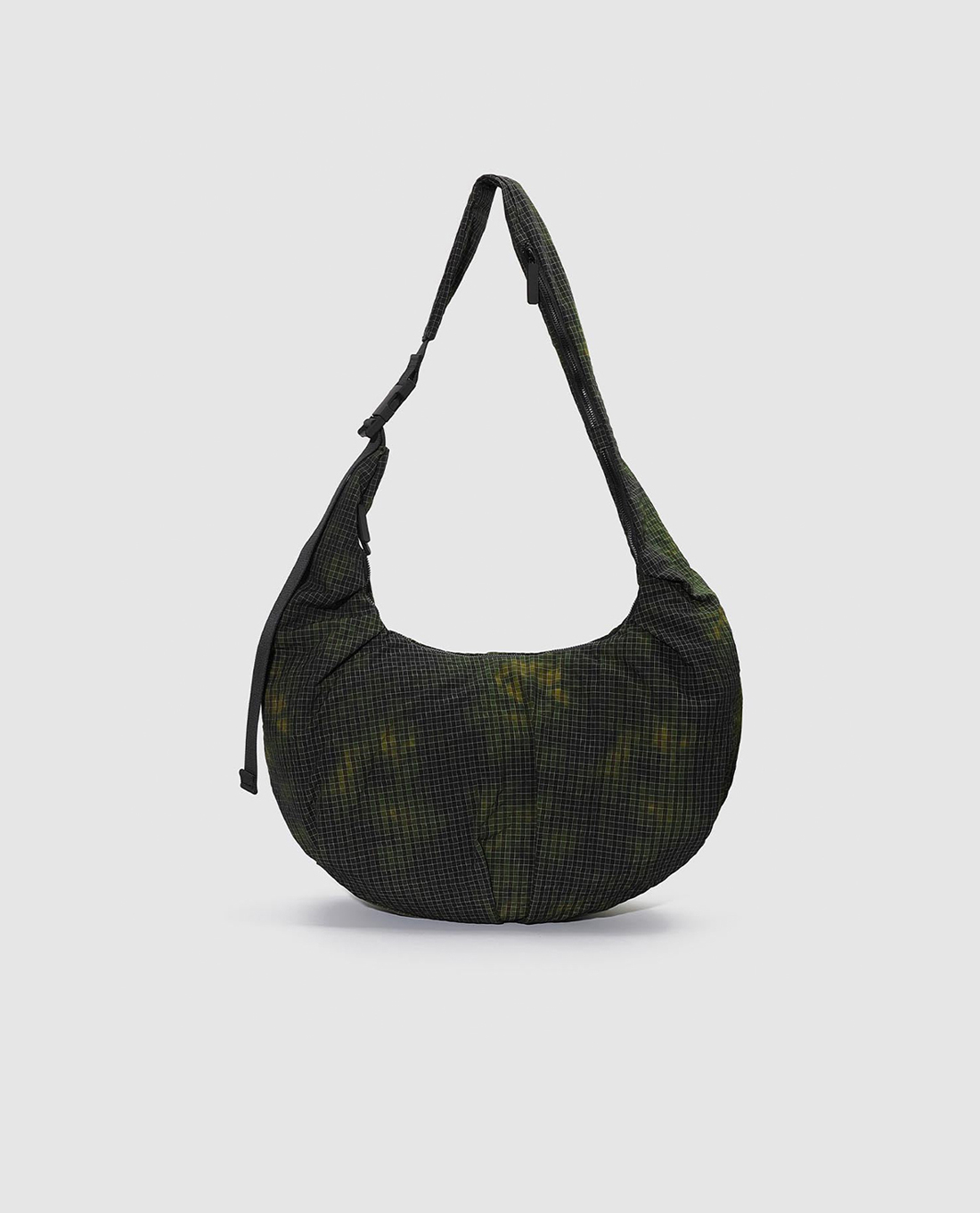 URBAN REVIVO - Túi đeo chéo nam hình bán nguyệt