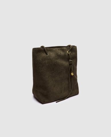  URBAN REVIVO - Túi đeo vai nữ hình vuông phối charm 