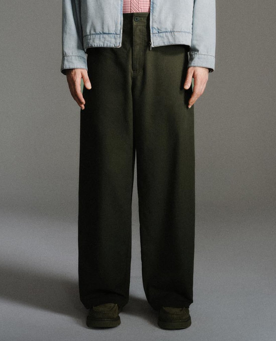 URBAN REVIVO - Quần nam ống đứng hiện đại