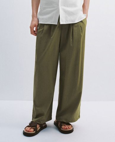  URBAN REVIVO - Quần nam ống rộng lưng thun 