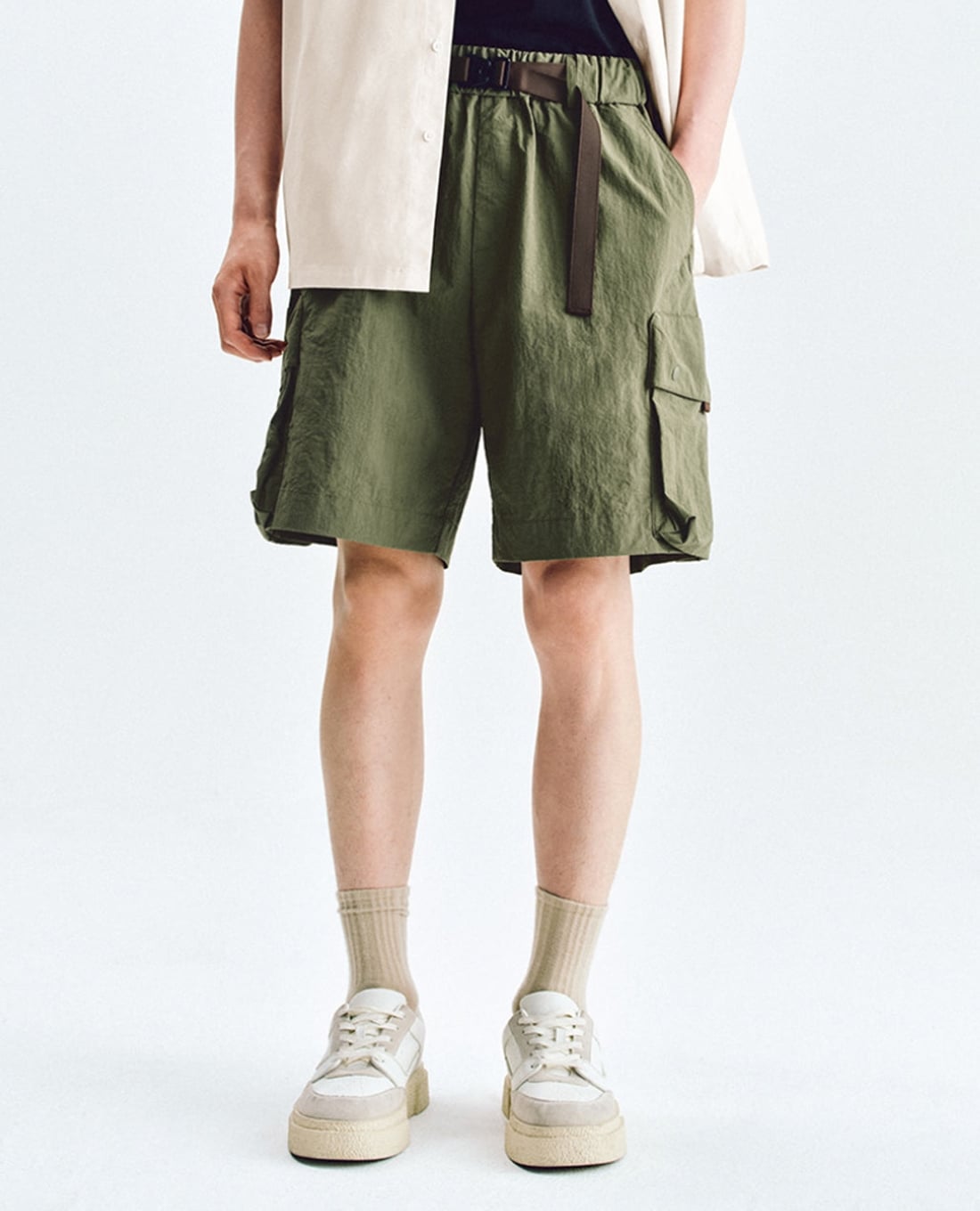 URBAN REVIVO - Quần short nam ống rộng lưng thun